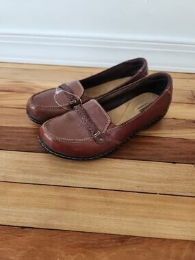 Clarks Bendables Women's 9 M Brown Leather Slip On Loafers Shoes